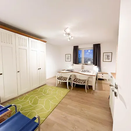 Blaue Erdgeschoss Daire